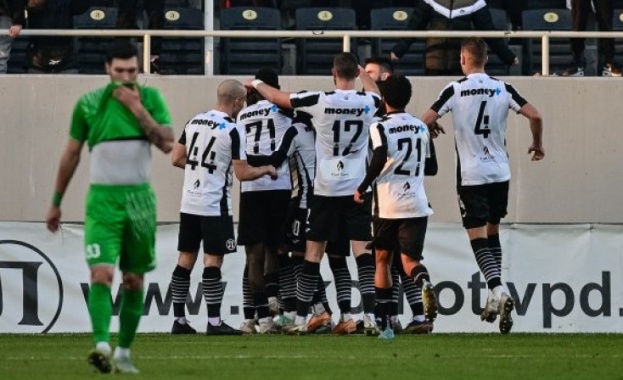 Локомотив Пловдив приключи турбулентния си есенен дял с победа с