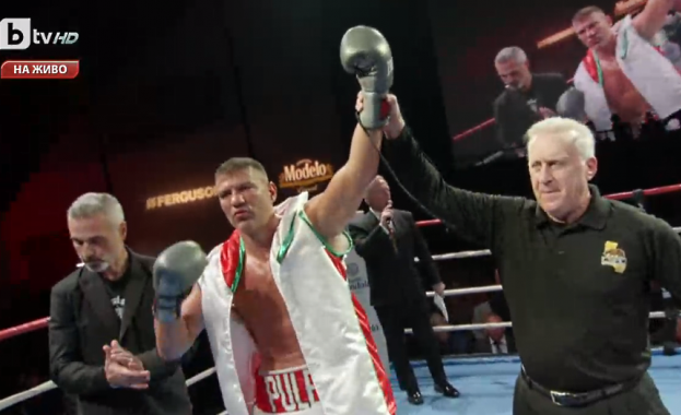 Българският боксьор Тервел Пулеви надви американеца Дионардо Майнър с единодушно