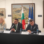 Зарица Динкова: Започваме преговори с Брюксел за удължаване на 9-процентната ставка за туроператорите