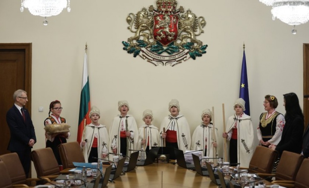 Деца коледари откриха заседанието на Министерския съвет