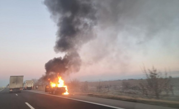 Автомобил избухна в пламъци на АМ „Тракия“