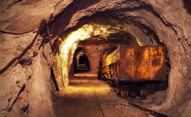 Двама миньори загинаха при срутване в тунел на въглищна мина