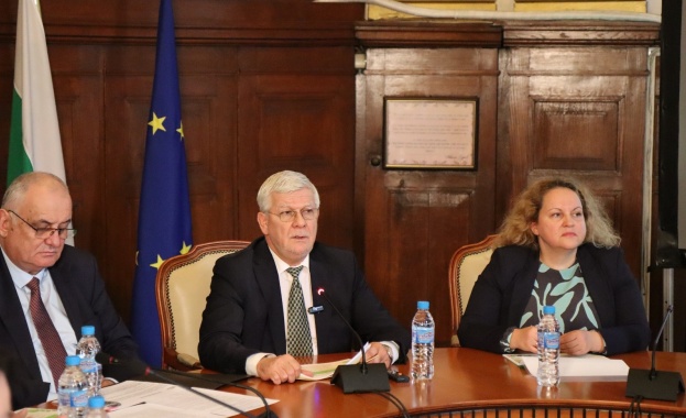 Министър Вътев: През 2024 г. екипът на МЗХ ще работи по важни законодателни инициативи в сектор „Земеделие“