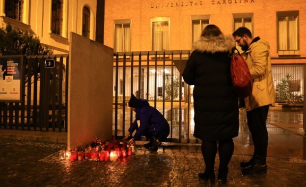 Почитат с едноминутно мълчание жертвите на стрелбата в Карловския университет в Прага