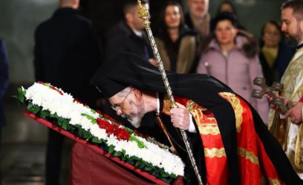 Западно и Средноевропейският митрополит Антоний води празничното богослужение за Бъдни