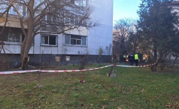 Мъж и жена са обгазени при пожар в София, двама полицаи са ранени