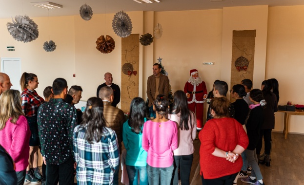 За първи път в Ямбол се проведе инициативата Коледна елха