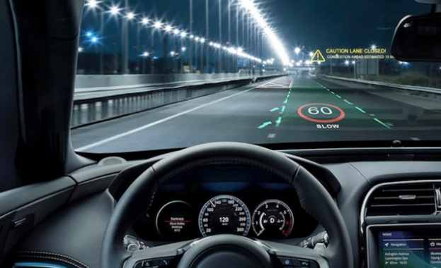 Нов вид head-up дисплей повишава безопасността на пътя