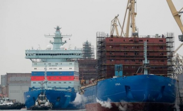 Пожар избухна на руски атомен контейнеровоз