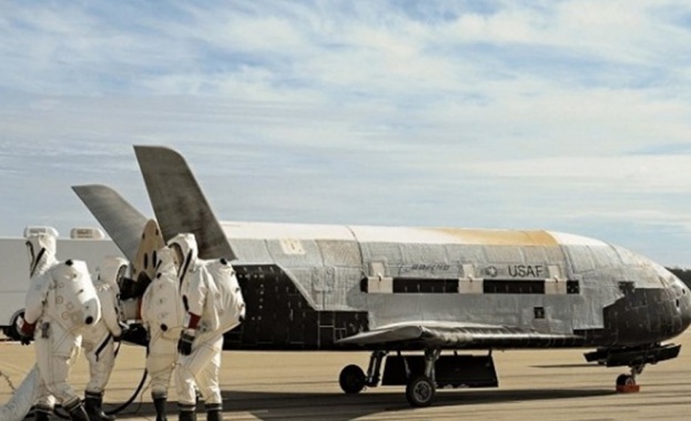 Секретният космически самолет X-37B на американската армия излетя от Флорида