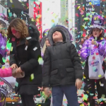 Трескава подготовка за посрещането на Нова година на "Таймс Скуеър" в Ню Йорк