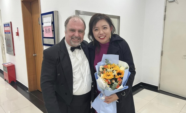 Маестро Найден Тодоров ще посрещне 2024 г в Китай където