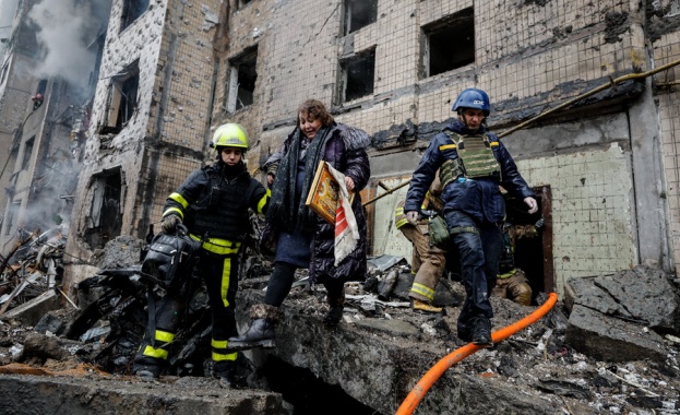 Расте броят на загиналите при руските атаки в Одеса, продължава спасителната операция