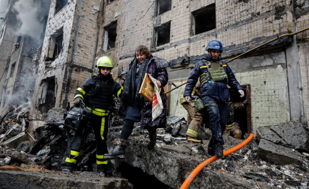 Двама загинали при среднощни руски атаки с дронове в Украйна