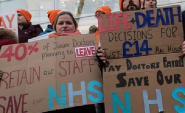 Младшите лекари в Англия започнаха шестдневна стачка заради заплащането си