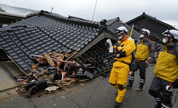 Продължават да издирват оцелели след земетресението в Япония