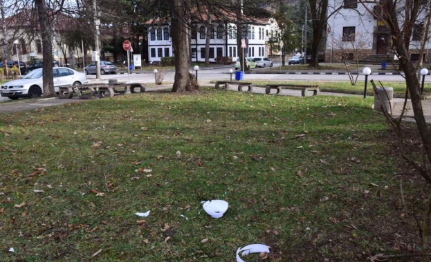 Град Етрополе осъмна с поредица от вандалски прояви Жителите алармираха