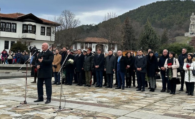 Министър Цоков: Да подкрепим учителите на България, за да продължат делото на Ботев Министър Цоков: Да подкрепим учителите на България, за да продължат делото на Ботев