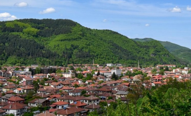 Община Етрополе и Клуб на миньора и минното дело при