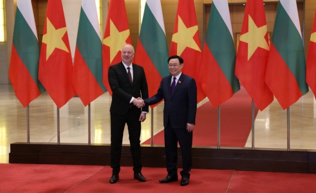 Ролята на парламентите за разширяване на икономическото и секторното сътрудничество обсъдиха председателите им на България и Виетнам