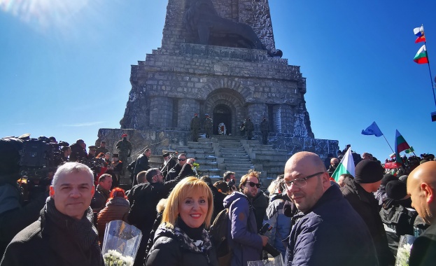 Мая Манолова: Властта да допусне независим граждански борд да упражнява надзор над дейностите по ремонта на паметника на Шипка