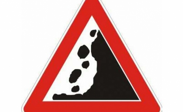 Ограничено в едната лента е движението по пътя Смолян Девин