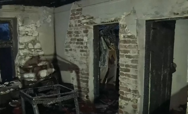 Семейство с три деца остана без дом след пожар