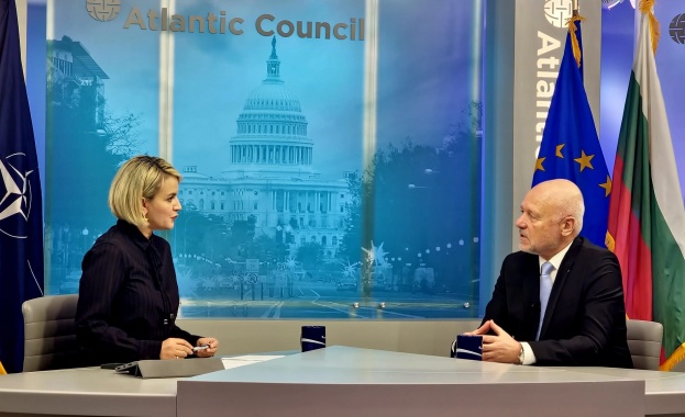 Министърът на отбраната Тодор Тагарев и началникът на отбраната адмирал