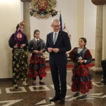 Ученици сурвакаха премиера Денков