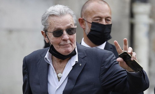 Докато децата на свещеното чудовище на френското кино водят братоубийствена