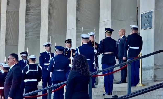 През втория ден от работното посещение във Вашингтон министърът на