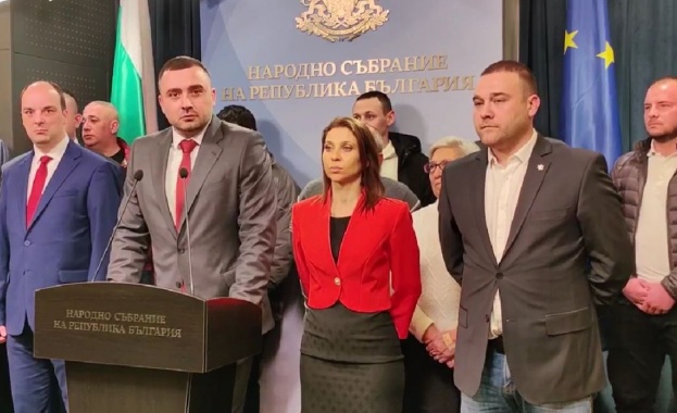 На брифинг в Народното събрание от Възраждане алармираха за отдаването