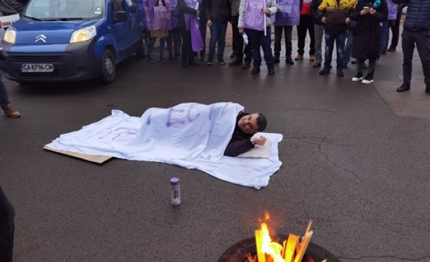 Протест на работещи в системата на столичния градски транспорт започна