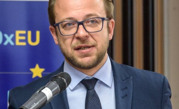 Теодор Стойчев: Около 50% от българите биха гласували на евровота