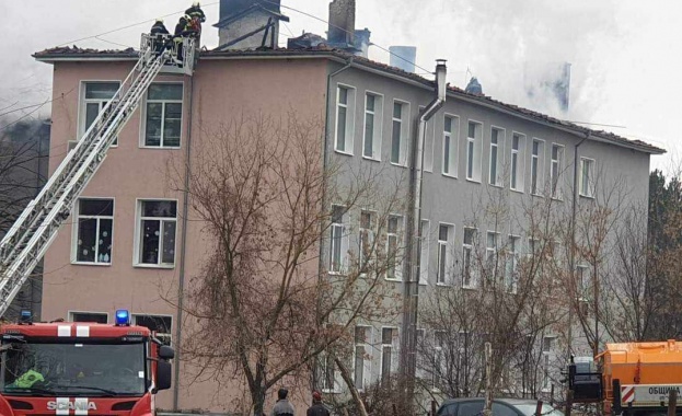 Местят в друго училище децата от разградско село, където изгоря покривът на учебното заведение