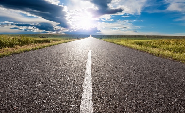 I МЕТЕОРОЛОГИЧНА ОБСТАНОВКА През нощта ще преобладава ясно утре слънчево