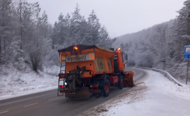 337 снегопочистващи машини обработват пътищата от републиканската пътна мрежа В