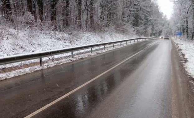Републиканските пътища са проходими при зимни условия Настилките са обработени