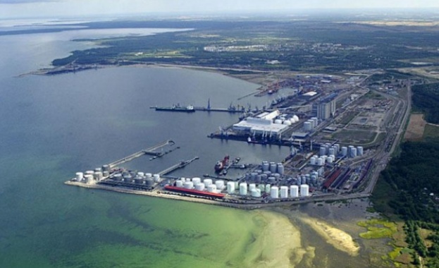 Две експлозии са причинили пожар в намиращ се на Балтийско