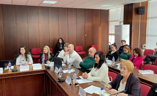 Ролята на университетите, бизнеса, политиката и средните училища за привличане на младите хора в туризма Ролята на университетите, бизнеса, политиката и средните училища за привличане на младите хора в туризма