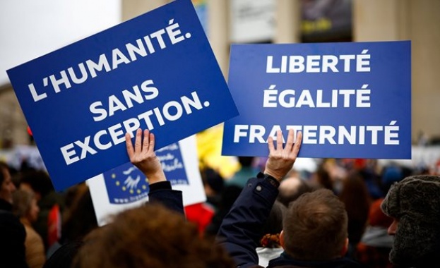 Противници на новия френски закон за имиграцията протестираха в цялата