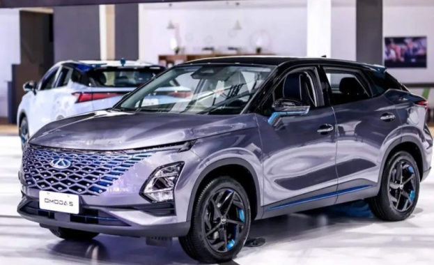 Автопроизводителят казва че може да обмисли свой завод в Европа