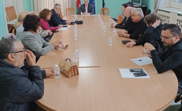 Областният управител Пламен Янев предлага парите отпуснати за строителството на