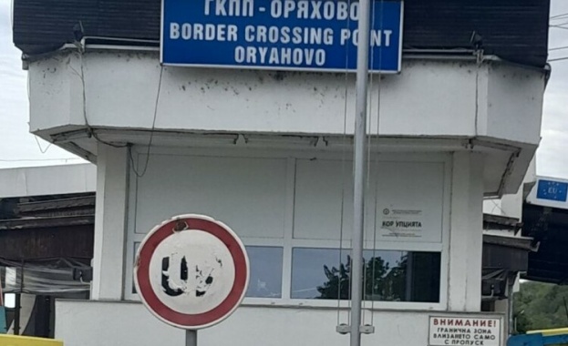 Интензивен е трафикът за товарни автомобили на изход от страната