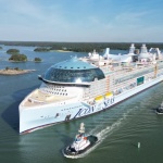 Най-големият крузиен кораб в света потегли на първото си плаване