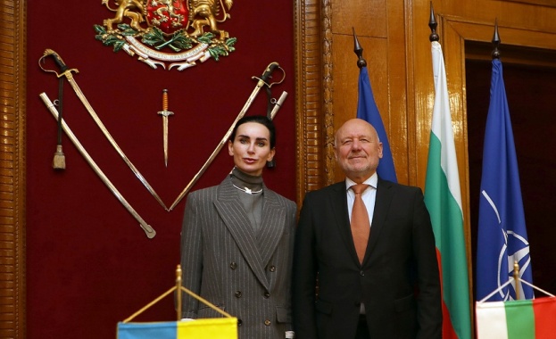 Министърът на отбраната Тодор Тагарев обсъди с извънредния и пълномощен