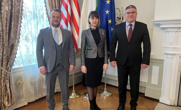 Депутатите от Продължаваме Промяната Деница Симеонова и Йордан Терзийски проведоха