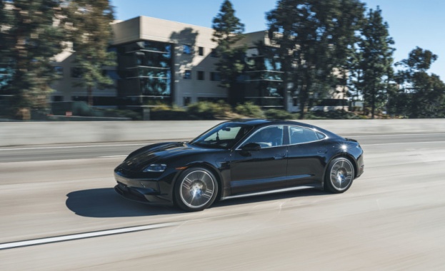 Porsche обяви че предсерийни представители на нова версия на електрическия