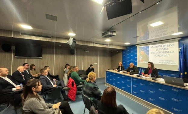 Председателят на ГЕРБ Бойко Борисов снощи проведе събрание на партийната