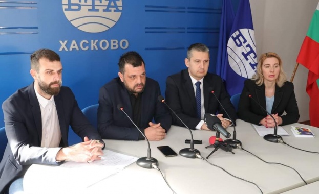 От Възраждане призоваха кмета на Община Хасково да си подаде